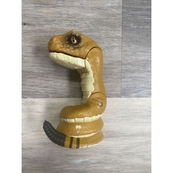 Fingerlings WowWee Untamed TOXIN King Cobra Snake Interactive Toy - Picture 4 of 4